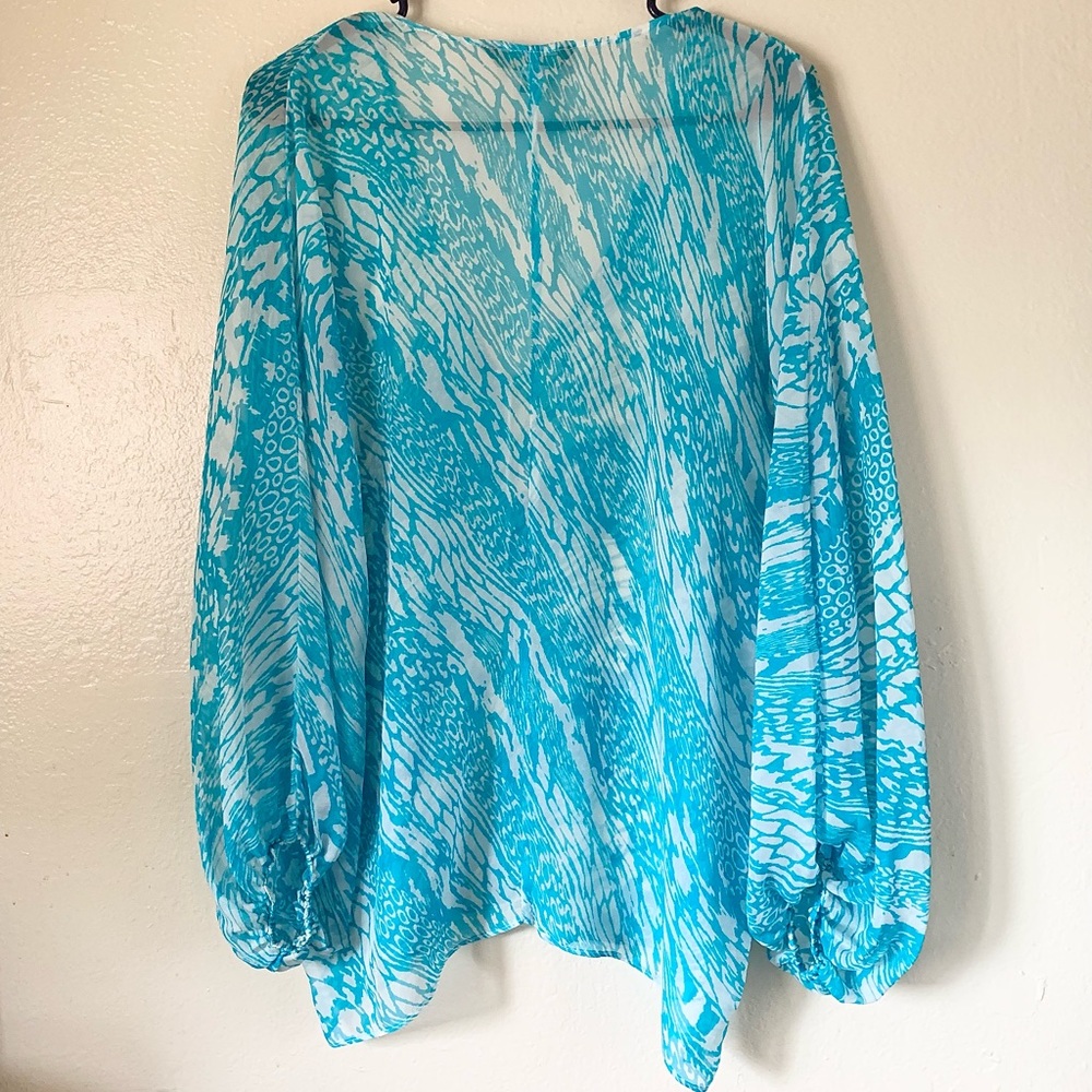 Single Turquoise and White Tunic Size Small - Picture 3 of 5